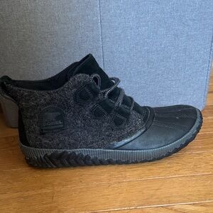 Sorel Black and Gray Out N About